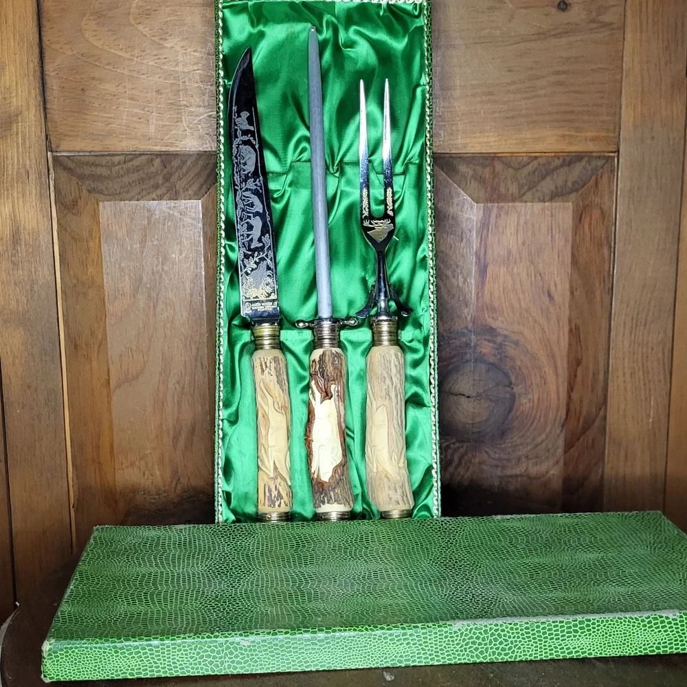 Elegant Carving Set with Wooden Handles - Picture 11 of 11
